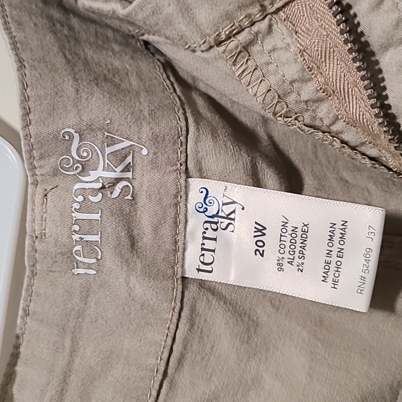 Khaki Shorts - Picture 6 of 8